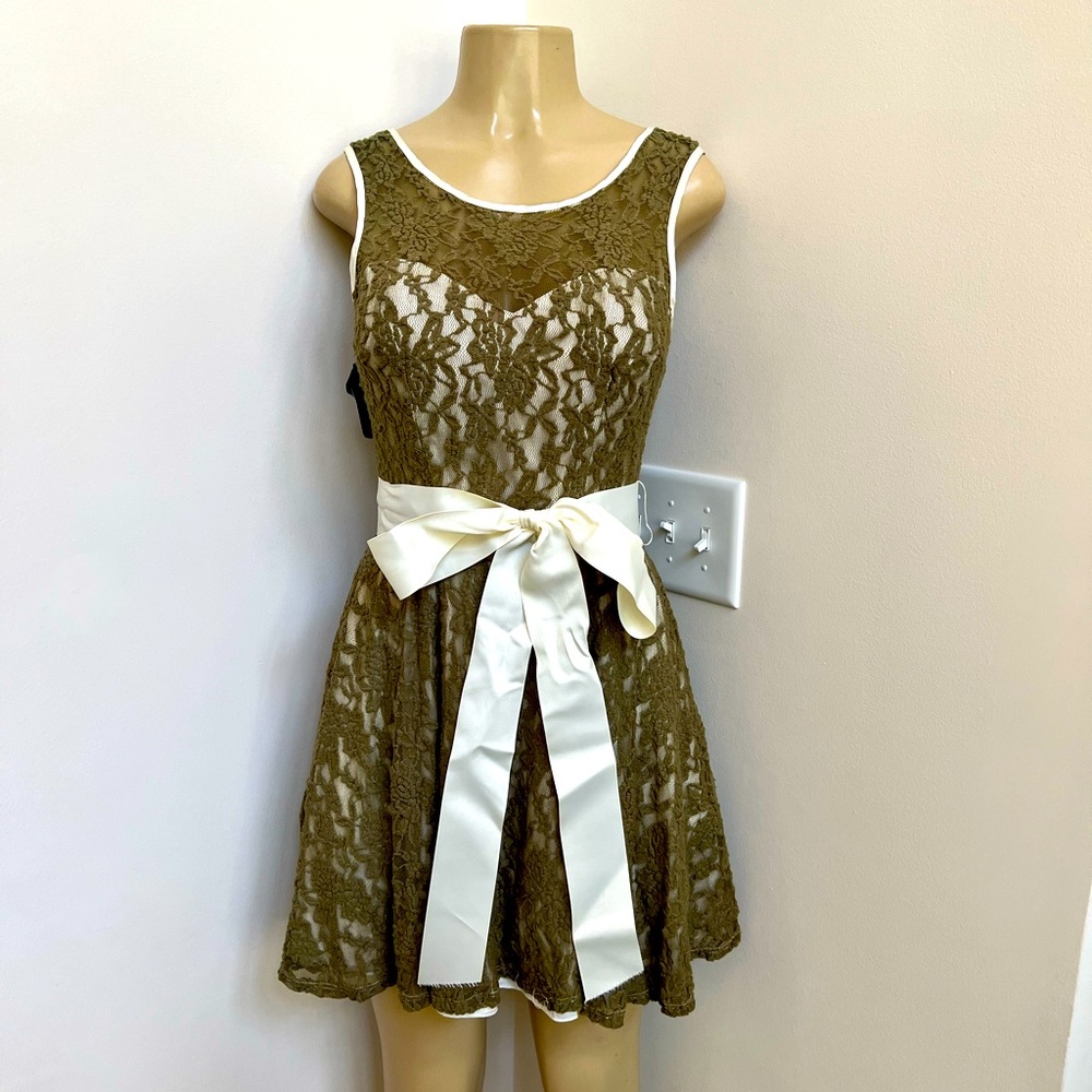 Juno dark green lace belted dress